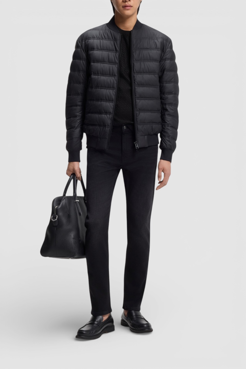 תמונת כל הלוק של חולצת טי